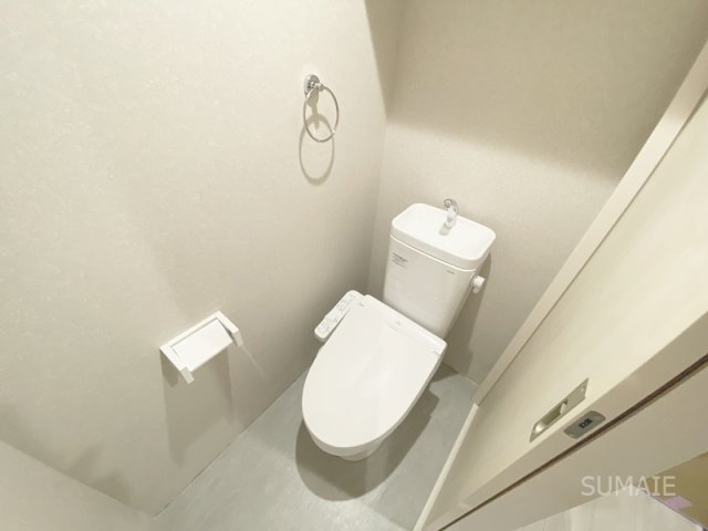 太陽と月の調和 ＬＵＮＡＲＥ元町のトイレ|洗浄便座付きのトイレです！