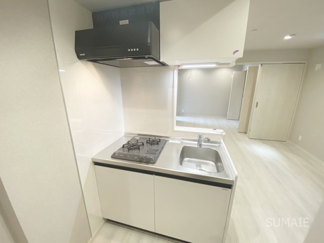 太陽と月の調和 ＬＵＮＡＲＥ元町のキッチン|吊戸棚付きで収納力あります！