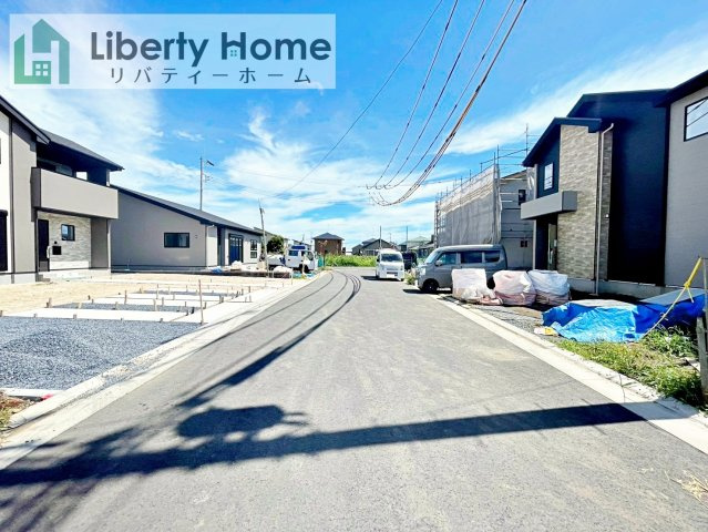 水戸市住吉町4期　新築戸建　4号棟の前面道路含む現地写真