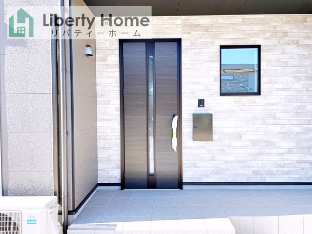 水戸市住吉町4期　新築戸建　4号棟のエントランス