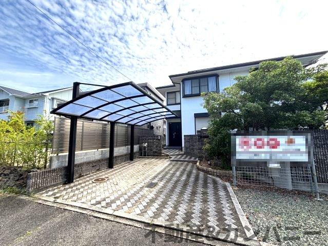 松山市白水台の中古戸建の駐車場|車をお持ちの方に嬉しい駐車場付きの物件です