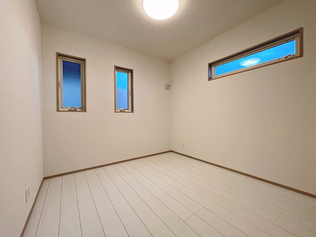 新築戸建・新築建売　西郷村小田倉字前原　小田倉小・西郷第二中の洋室|5帖の洋室はコンパクトなので空調効率が高く過ごしやすいプライベートルームです！