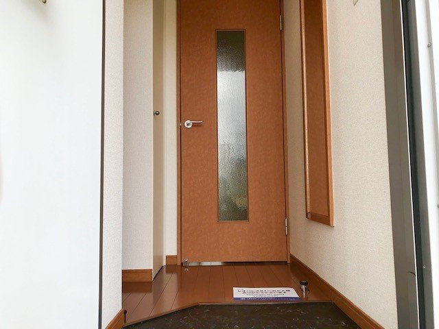 レオパレスαの玄関