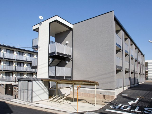 レオパレスαの外観
