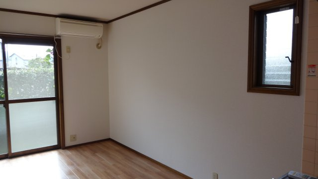 那珂川市松木１丁目のアパートの洋室