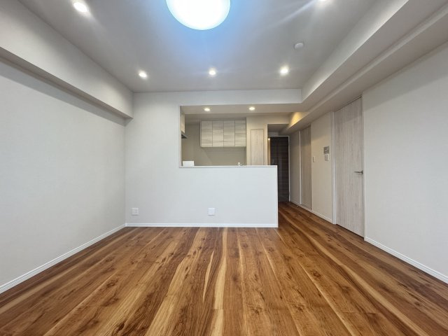 ライオンズマンション船堀親水公園（3階部分）／仲介手数料無料／内装新規フルリノベーションの居間・リビング