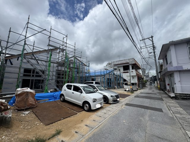 うるま市石川白浜2期（全3棟）1号棟の前面道路含む現地写真|※南東側公道4.1m♪
