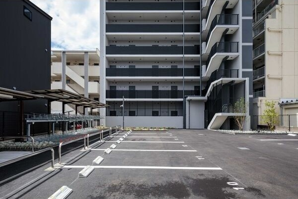 S-RESIDENCE今池beleta(ベレータ)の駐車場