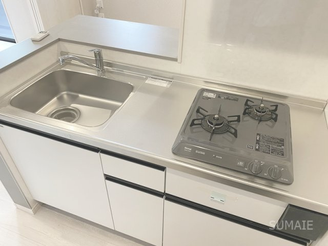 太陽と月の調和 ＬＵＮＡＲＥ元町のキッチン|2口ガスコンロのキッチンです！