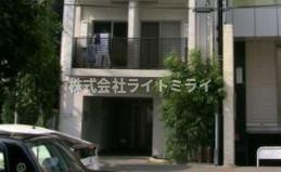 ヴェルト新宿夏目坂のエントランス