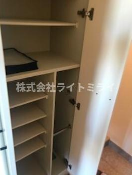 ヴェルト新宿夏目坂の玄関