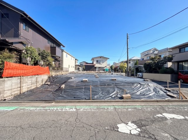 戸塚区平戸2丁目　条件なし売地の外観|◆爽やかな青空の下に贅沢なほどに降り注ぐ陽光、豊かな居住性と、クオリティが見事に調和した住空間は、住まうことの喜びを感じさせてくれます。ゆとりある広い敷地で開放的なお住まいです。