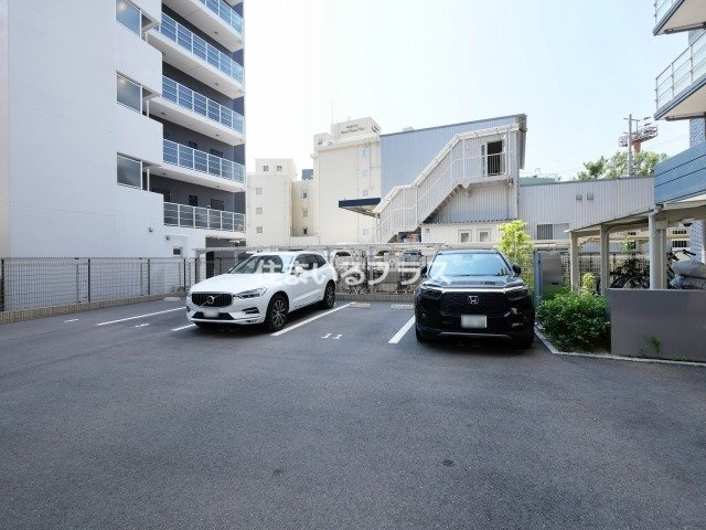 プレサンス桜ノ宮イーサリアルの駐車場