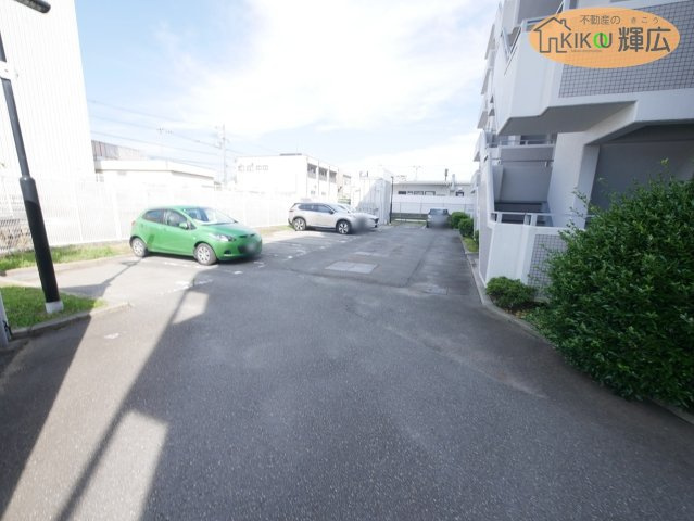 ハイツ東加古川　4階の駐車場
