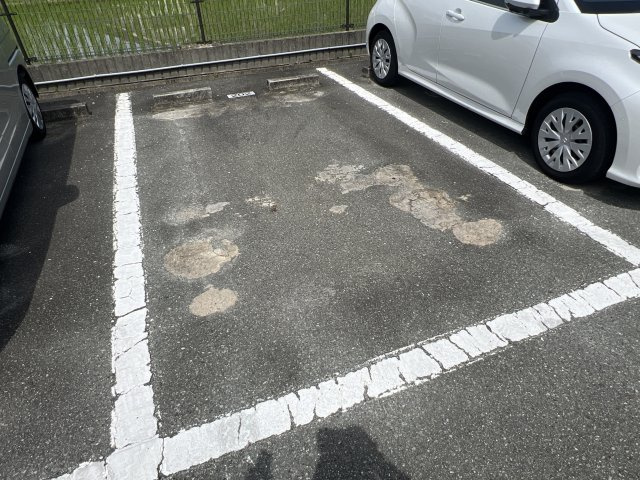 コート2000の駐車場