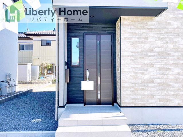 水戸市住吉町4期　新築戸建　9号棟のエントランス