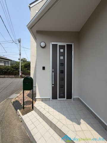 大磯町東小磯　中古戸建　の玄関