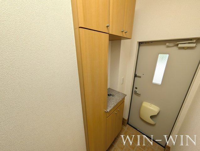 ヴィラス新栄の玄関