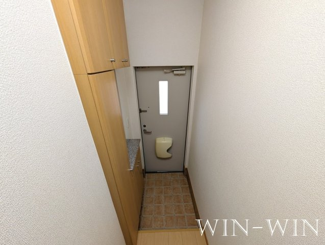 ヴィラス新栄の玄関