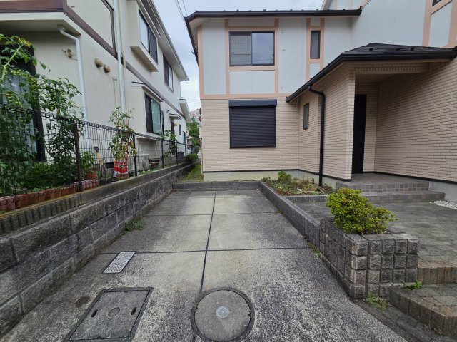 川崎市麻生区片平５丁目の一戸建ての駐車場