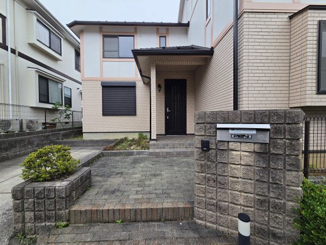 川崎市麻生区片平５丁目の一戸建てのエントランス
