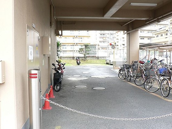 ライオンズマンション第7江坂の駐車場
