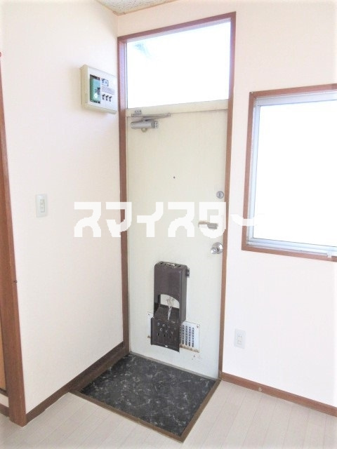 八王子市川口町のアパートの玄関