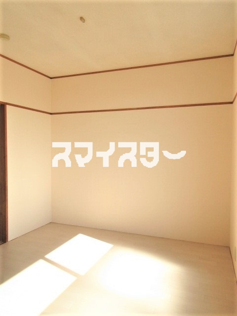 八王子市川口町のアパートの居間・リビング