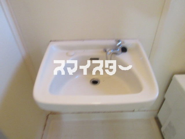 八王子市川口町のアパートの洗面所