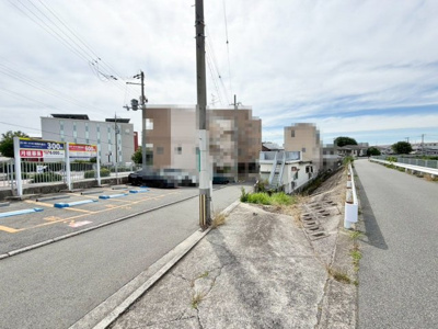 【前面道路含む現地写真】 | 神石市之町　売土地 | 自由設計可能ですので、家族の希望が詰まったマイホームを建築出来ますね！
