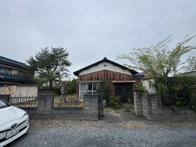 -三丁目不動産-　熊谷市佐谷田　売土地の前面道路含む現地写真
