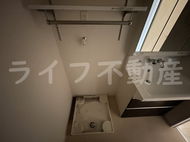 ヴァレンティア若江本町の洗面所|コンパクトで使いやすい洗面所