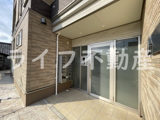 ヴァレンティア若江本町のエントランス|ゆとりのあるエントランスです