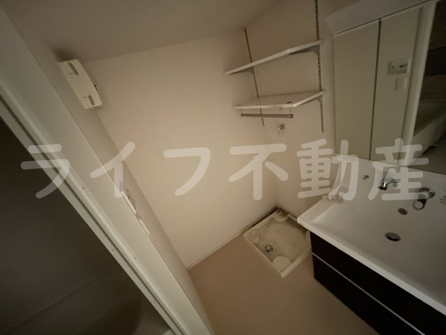 ヴァレンティア若江本町の洗面所|スペースが確保できる洗面所です