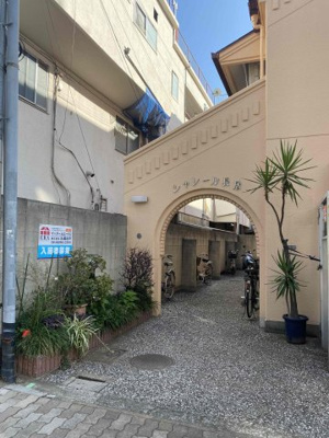 【エントランス】 | シャレール長居 | お洒落なエントランスです。