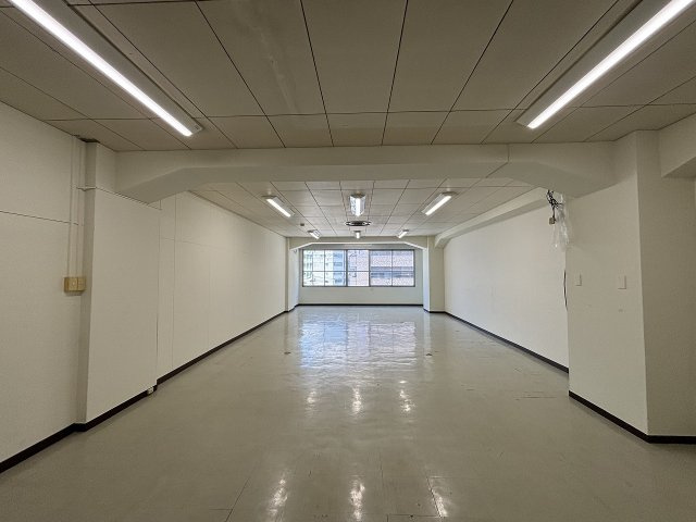 東海建物西本町ビルのロビー