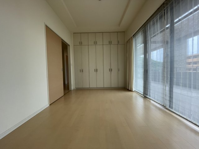 サーパス本町の洋室|南側洋室です