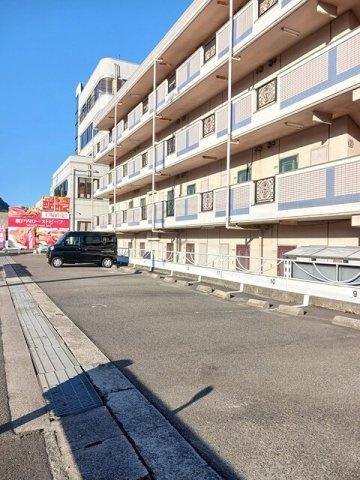 サンフラワーの駐車場