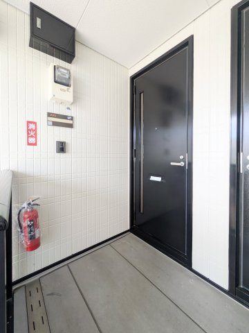 メイプルタウンC棟の玄関