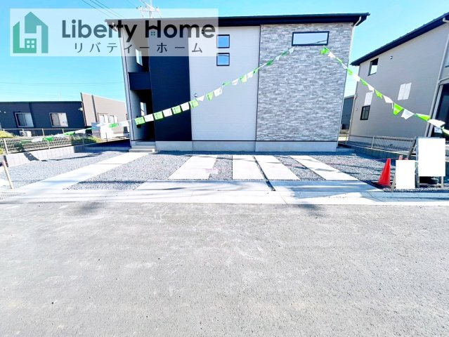 水戸市住吉町4期　新築戸建　10号棟の駐車場