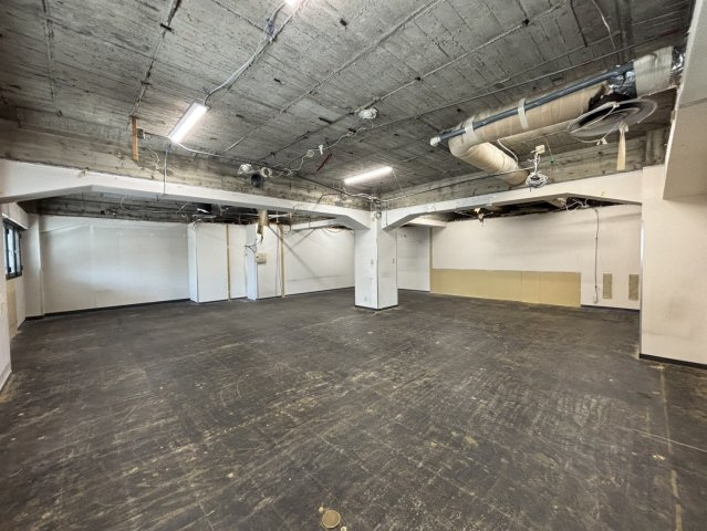 東海建物西本町ビルの駐車場