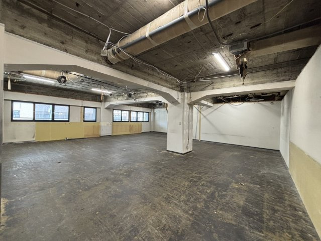 東海建物西本町ビルの駐車場