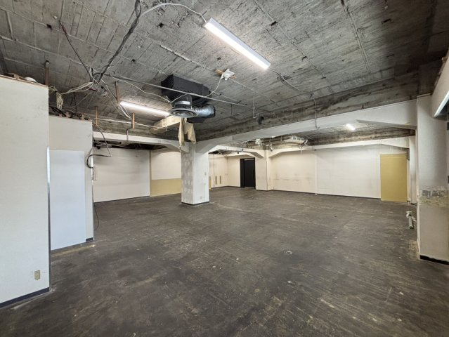 東海建物西本町ビルの駐車場