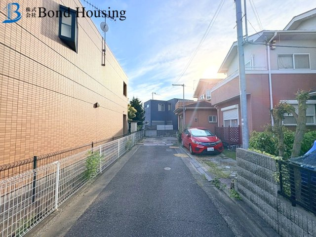 JR魚住駅徒歩14分　錦浦小　魚住町住吉4丁目　中古戸建の前面道路含む現地写真