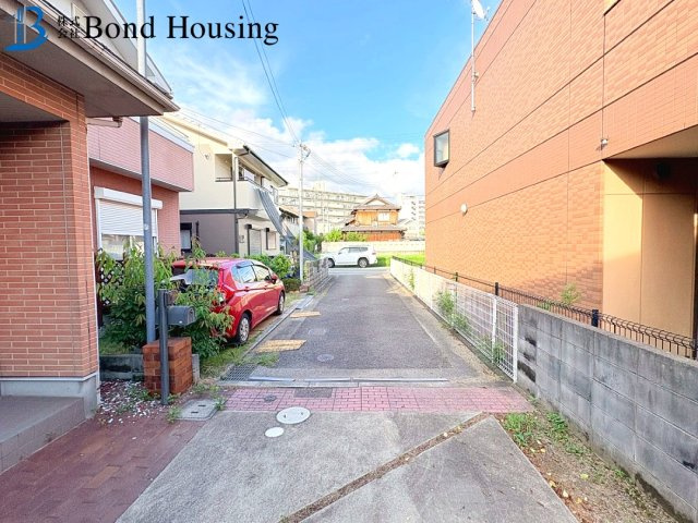 JR魚住駅徒歩14分　錦浦小　魚住町住吉4丁目　中古戸建の前面道路含む現地写真