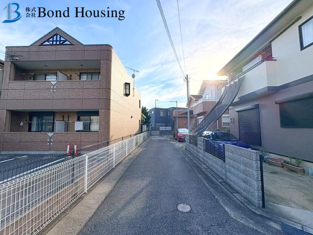 JR魚住駅徒歩14分　錦浦小　魚住町住吉4丁目　中古戸建の前面道路含む現地写真