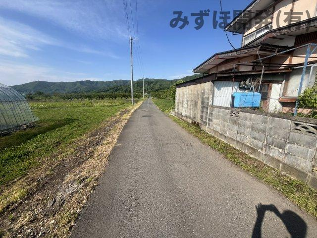 天童市大字干布126番3の前面道路含む現地写真