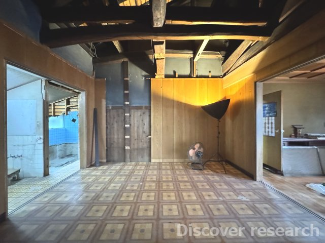 海まで徒歩1分。古き良き住まいを、自分だけの理想の空間へ。の洋室