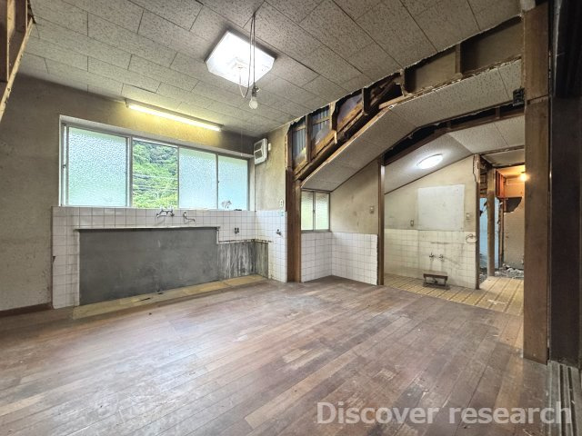 海まで徒歩1分。古き良き住まいを、自分だけの理想の空間へ。のキッチン