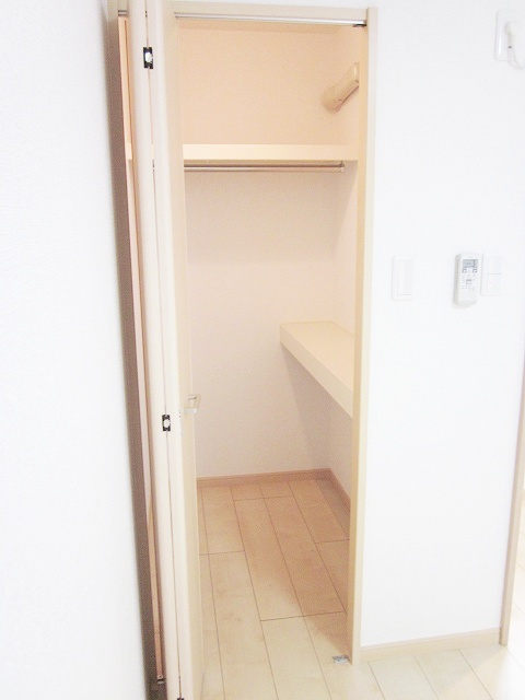 横浜市泉区中田東３丁目の賃貸マンションの収納